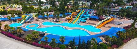 VON RESORT GOLDEN COAST Pools & Beach